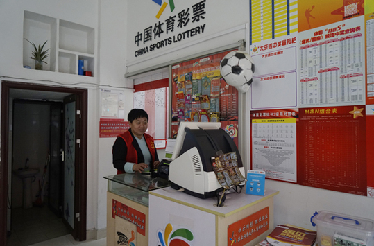 所以，他心里生怕叶辰会跟自己算账，万一他一个不高兴，让自己在金陵多呆一年，那自己岂不是要崩溃了？想到这，他立刻下意识的对叶辰说：叶先生，真不好意思，我路上耽搁了几天，来晚了......萧初然以及萧常坤和马岚更是诧异。